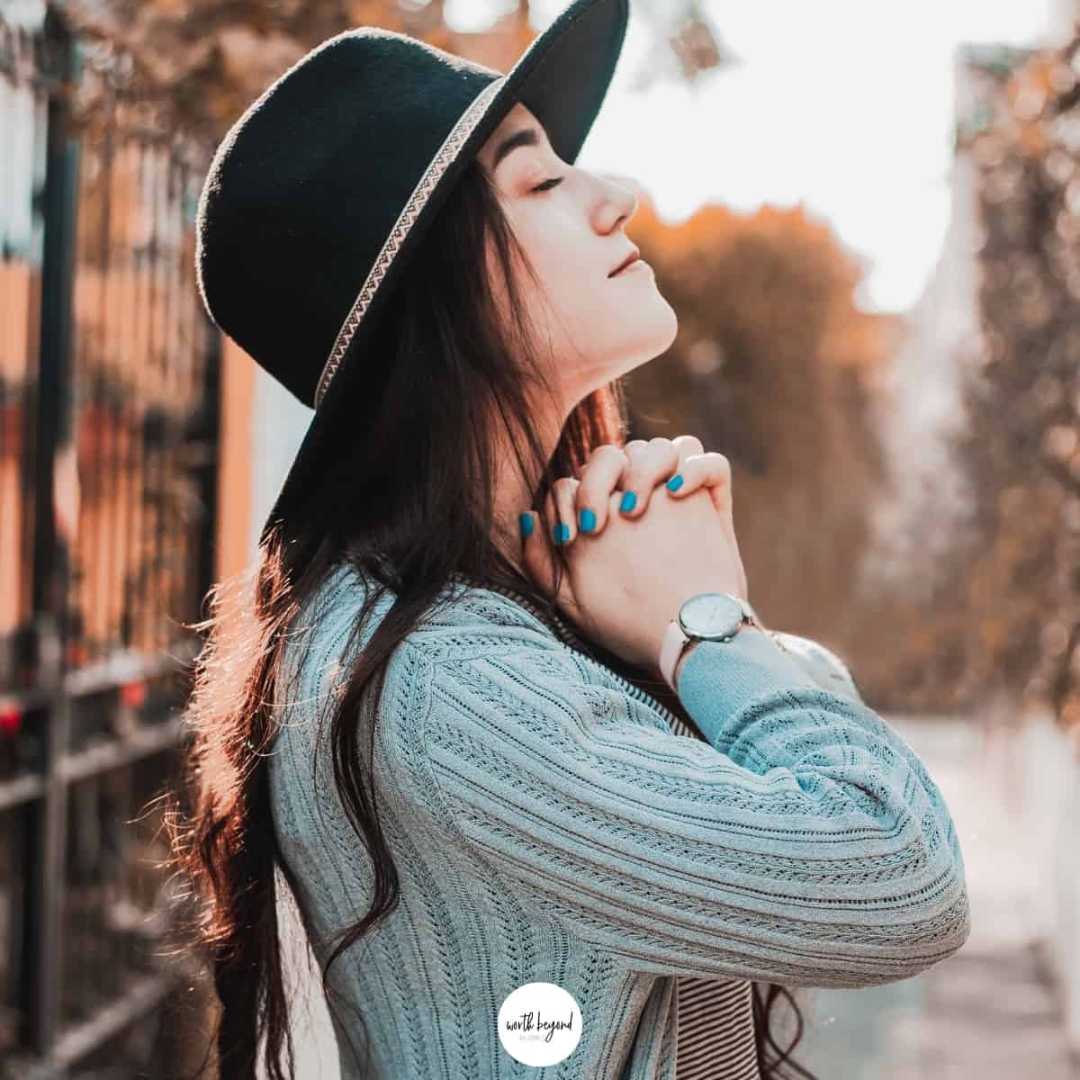 a woman praying for post called Learning to Pray for Beginners