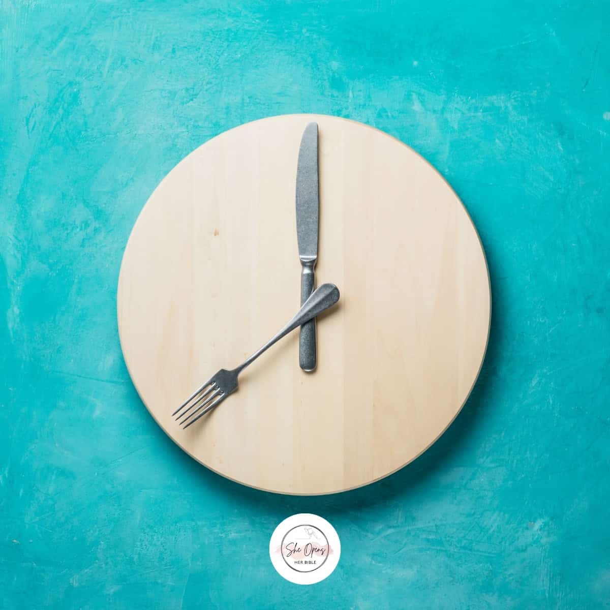 image of dinner plate with knife and fork as clock hands for the post What You Should Know About Fasting in the Bible
